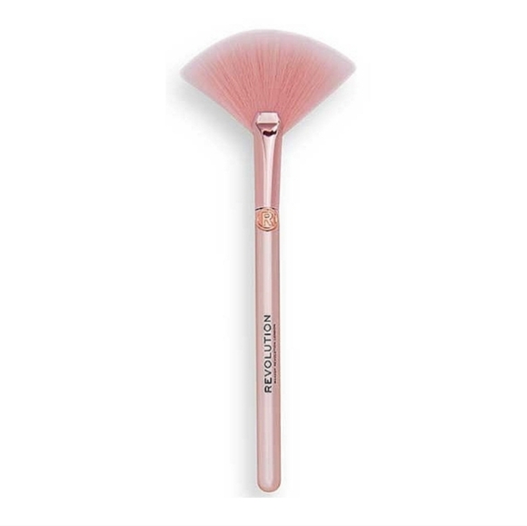 Makeup Revolution Detailed Fan Highlighting Brush - Picture 1 of 3